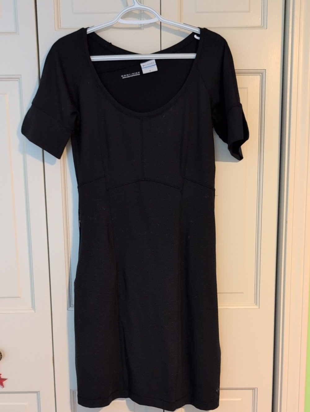 Columbia Black Scoop Neck Short Sleeve Dress